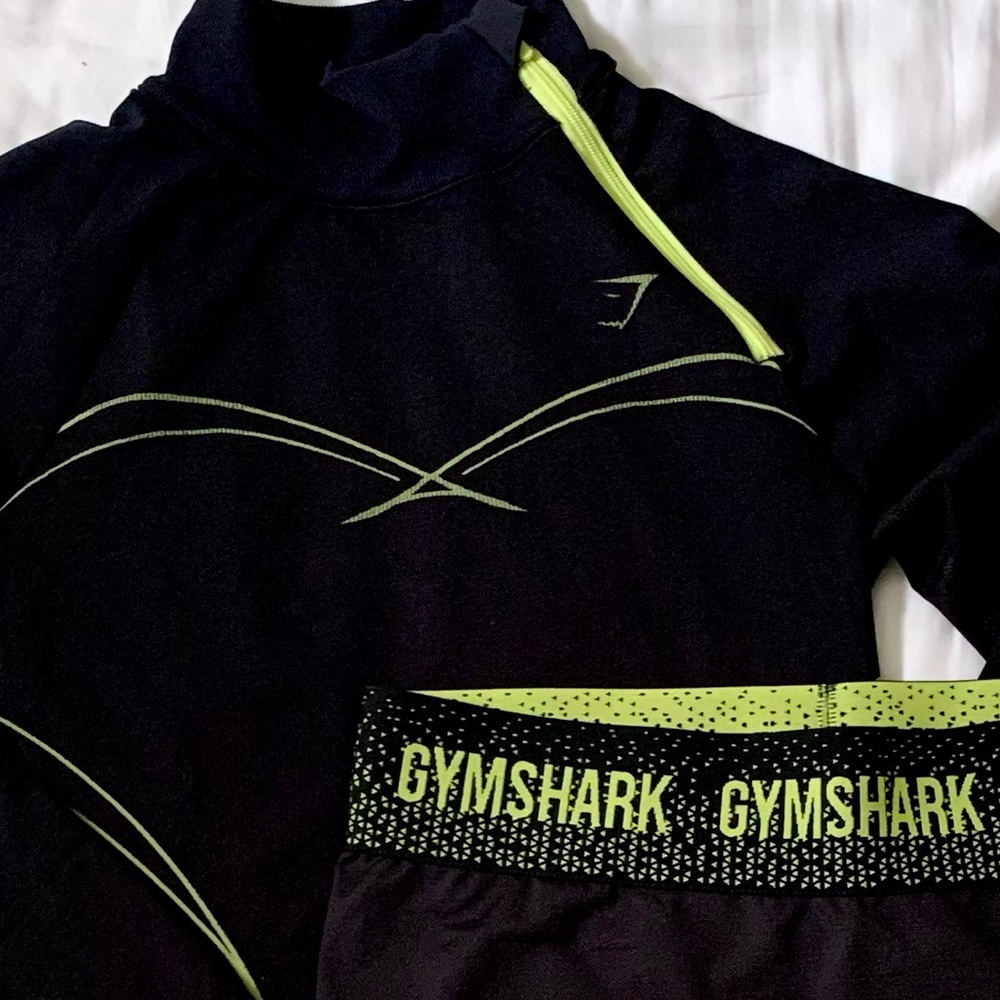 Gymshark XS Apex Seamless 1/4 Zip and Medium Short Set